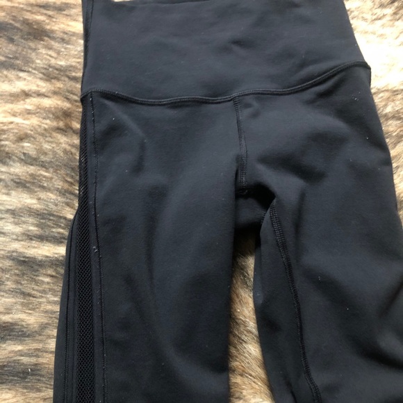 Lululemon High Times Wing Mesh Black Size 2 - Picture 3 of 4